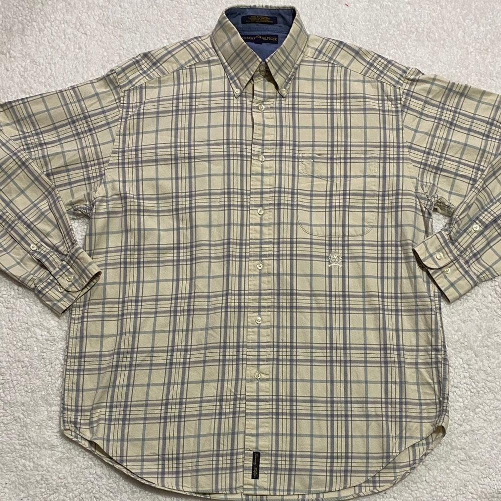 Tommy Hilfiger men’s size med Plaid flannel like Button-Down long sleeve Shirt